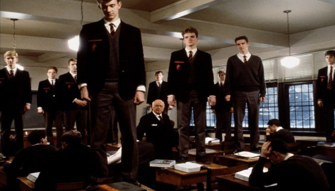 Állj fel az asztalra!