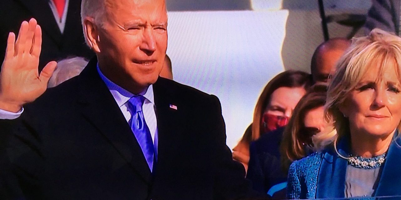 <span class="entry-title-primary">Hatalomváltás Amerikában</span> <span class="entry-subtitle">Joe Biden és Kamala Harris letette a hivatali esküt</span>