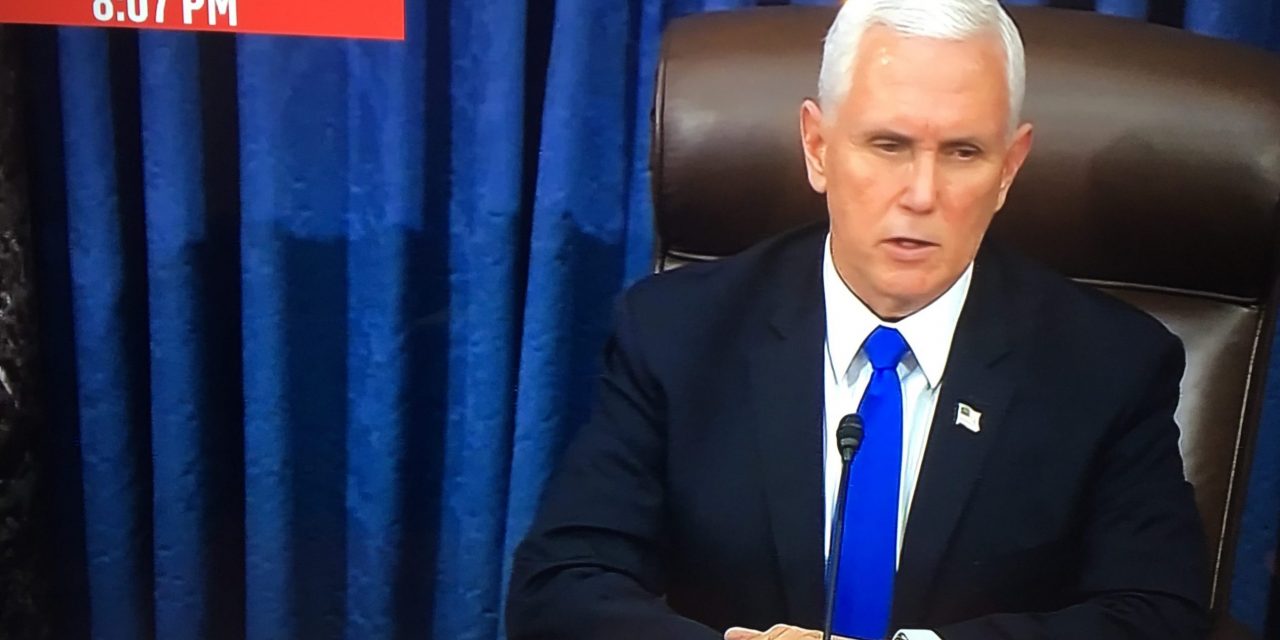 <span class="entry-title-primary">Az amerikai Kongresszus folytatta a munkát</span> <span class="entry-subtitle">"Bűnözők nem rettentenek el" -- mondta a trumpista csőcselékről az elnök pártjának szenátusi vezetője</span>