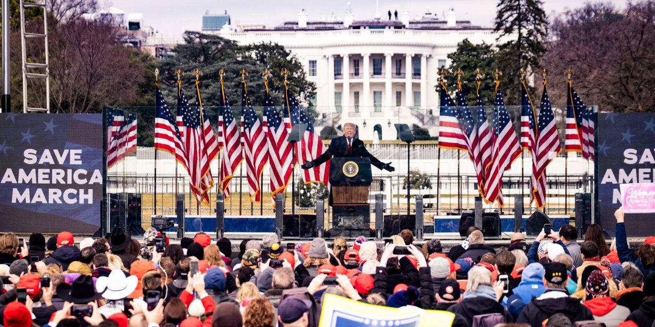 <span class="entry-title-primary">Mentsd meg Amerikát! (Trumpizmusok)</span> <span class="entry-subtitle">Az elhíresült Trump-beszéd, ami meghozta a második impeachmentet</span>