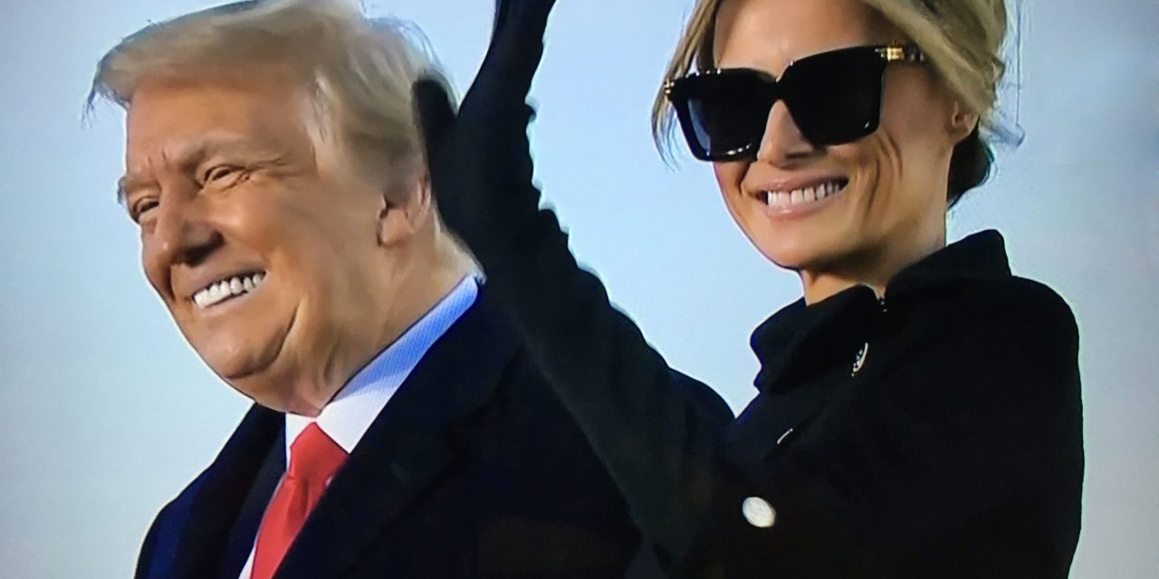 <span class="entry-title-primary">Trump elrepült</span> <span class="entry-subtitle">Mit neked tisztelet meg szokásjog, ha egy öntelt szélhámos azt csinálhat, amit akar</span>