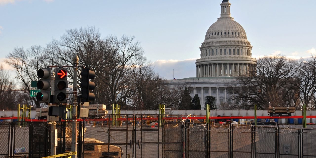 <span class="entry-title-primary">Csúcsra járatott biztonság (Fotóriportunk)</span> <span class="entry-subtitle">Fenyegetések ellen 25 ezer gárdista, de jó a hangulat – Washingtoni helyzetkép az elnöki beiktatás előtt</span>