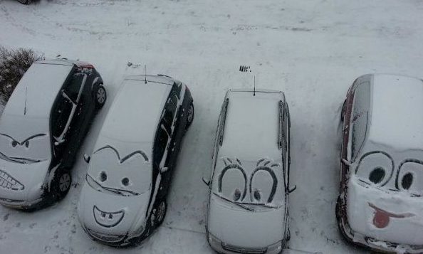 Hasznos-e indulás előtt percekig üresben járatni a motort?