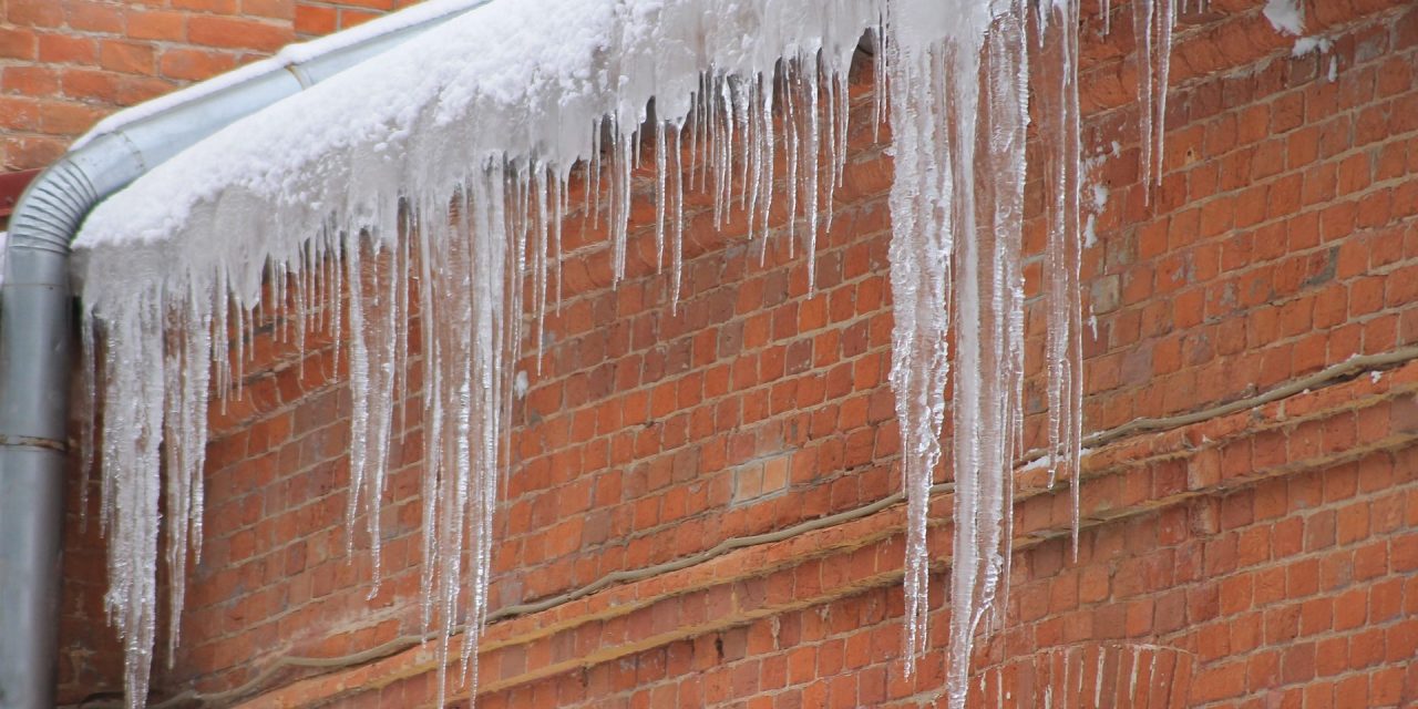 <span class="entry-title-primary">Csúszásveszély a járdákon</span> <span class="entry-subtitle">A havas, jeges napokon többen kerülnek kórházba csonttörés miatt</span>