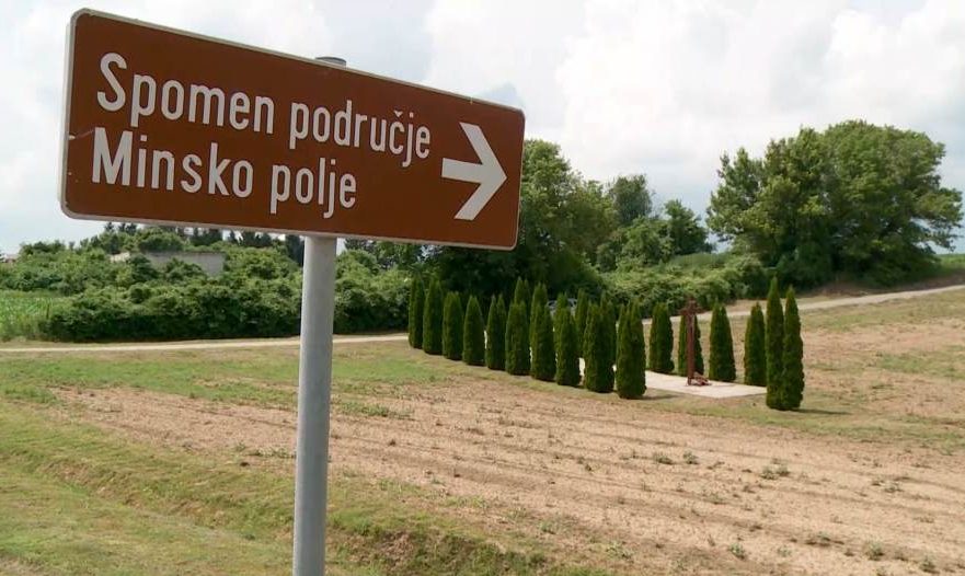 Háborús bűncselekménnyel vádolt személyeket mentettek fel, valamint csökkentették a büntetéseiket