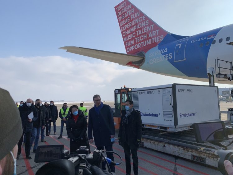 Megérkezett egymillió kínai vakcina