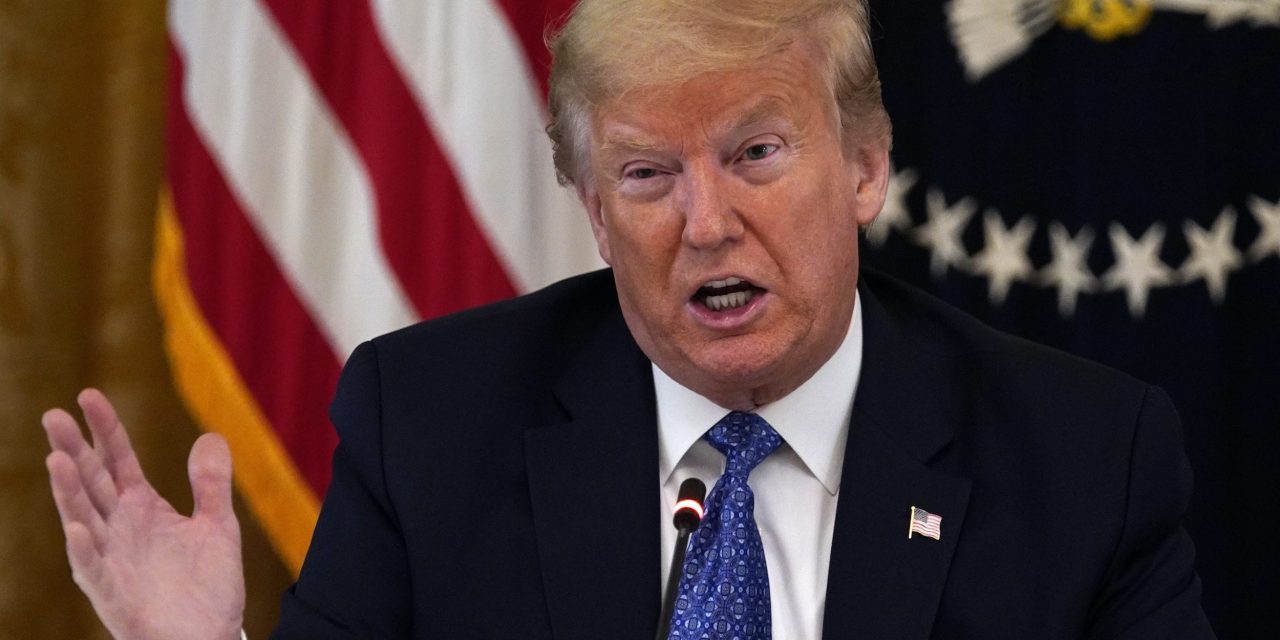 Trump órákon át tétlenül nézte a tévében a Capitolium ostromát