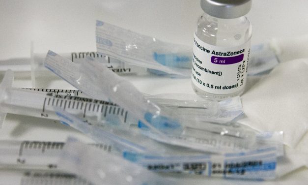 A gyártó elismerte: ritka mellékhatást okoz az egyik koronavírus-vakcina