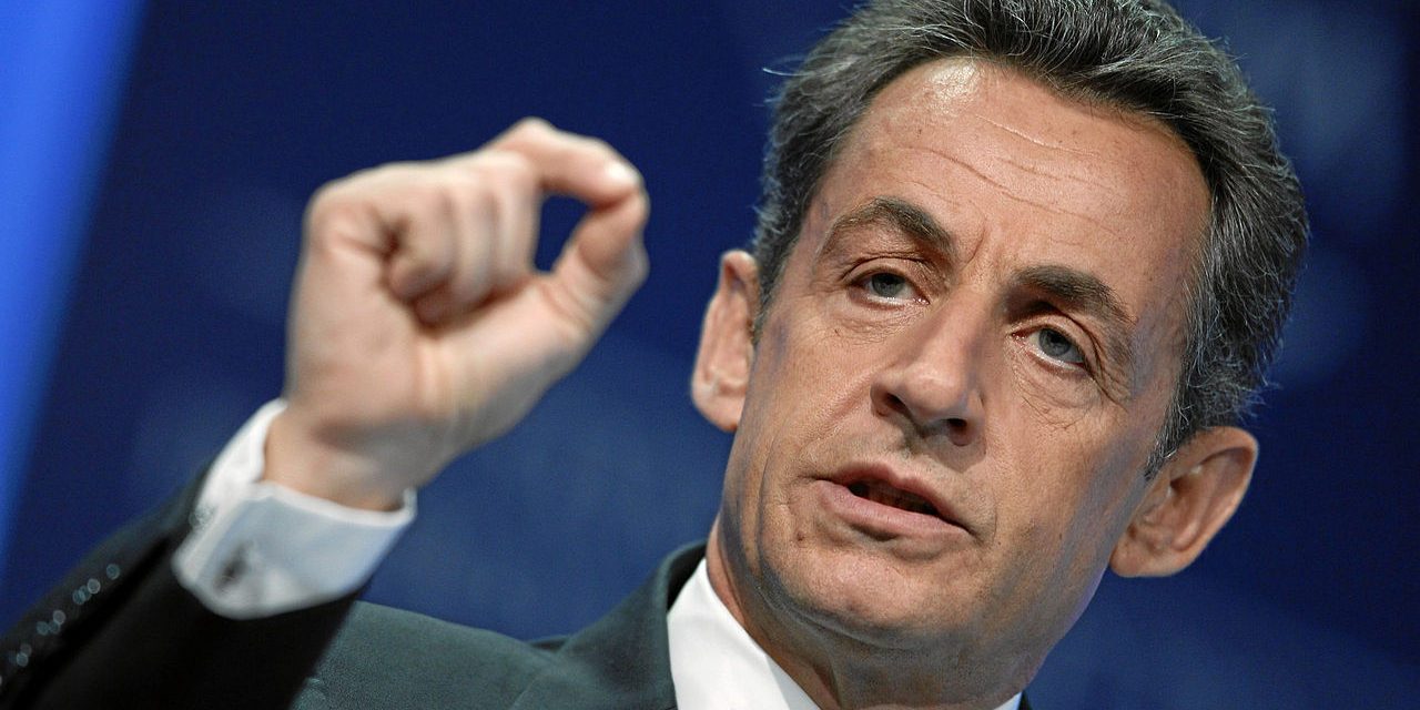 A korrupció miatt elítélt Nicolas Sarkozyt megfosztották a Becsületrendjétől