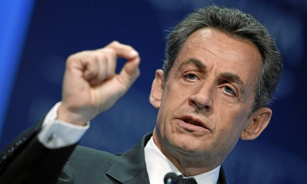 Sarkozy könyvet írt börtönben töltött húsz napjáról