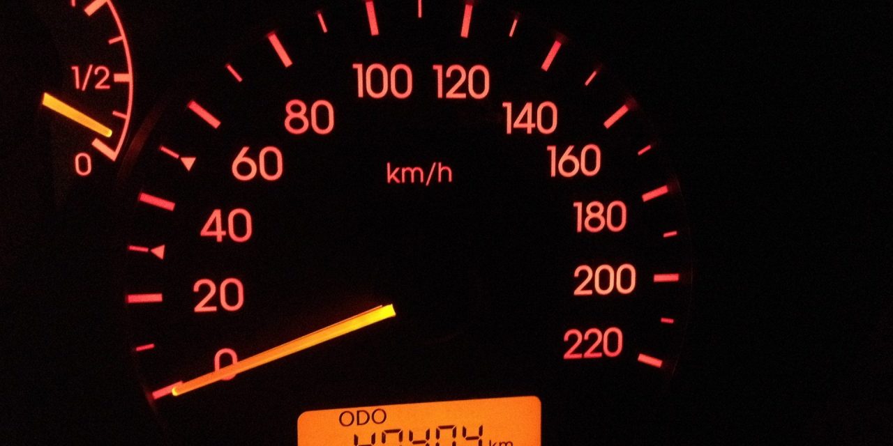 A külföldről behozott autóknál kétszer nagyobb az esély a visszatekert kilométerórára