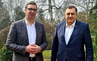 Dodik újságírók és kamerák előtt szavazott