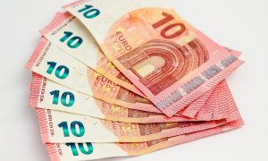 60-euro-pexels