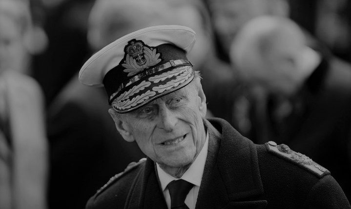 Koronavírus-teszteket és vakcina címkéket is hamisított egy szerb bűnbanda