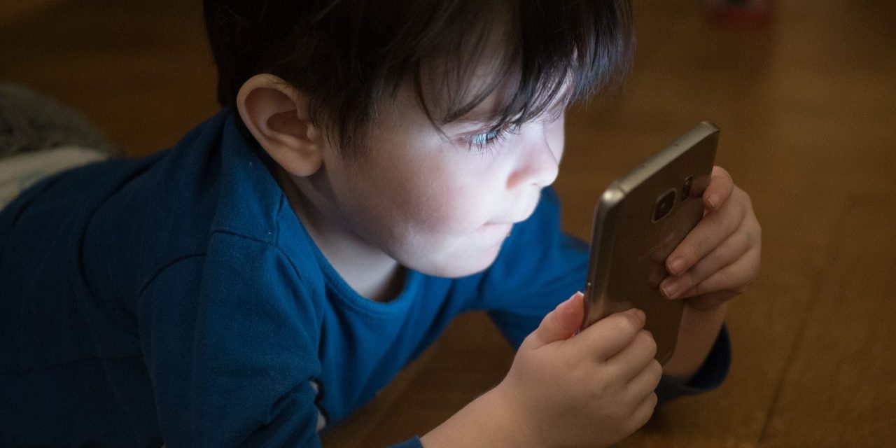 <span class="entry-title-primary">Autizmusra jellemző tüneteket mutattak ki magyar óvodásokon</span> <span class="entry-subtitle">A háttérben az elektronikus kütyük korlátlan használata állhat</span>