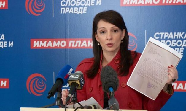 Csaknem négyszáz jagodinai közalkalmazott nő jelentette fel Marinika Tepićet