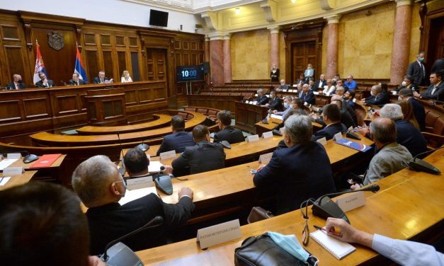 Vučić is részt vesz a pártközi párbeszédben