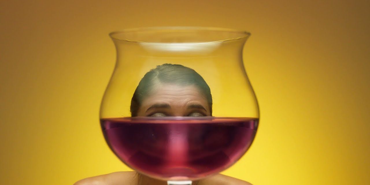 Túl erotikusra sikerült a Szerbiai Gazdasági Kamara reklámja