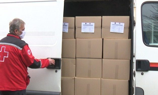 Zomborban segélyt osztanak a rászorulóknak