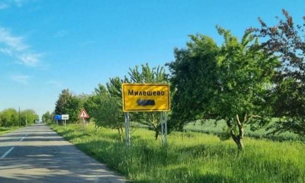 Ismét táblarongálás Dreánál