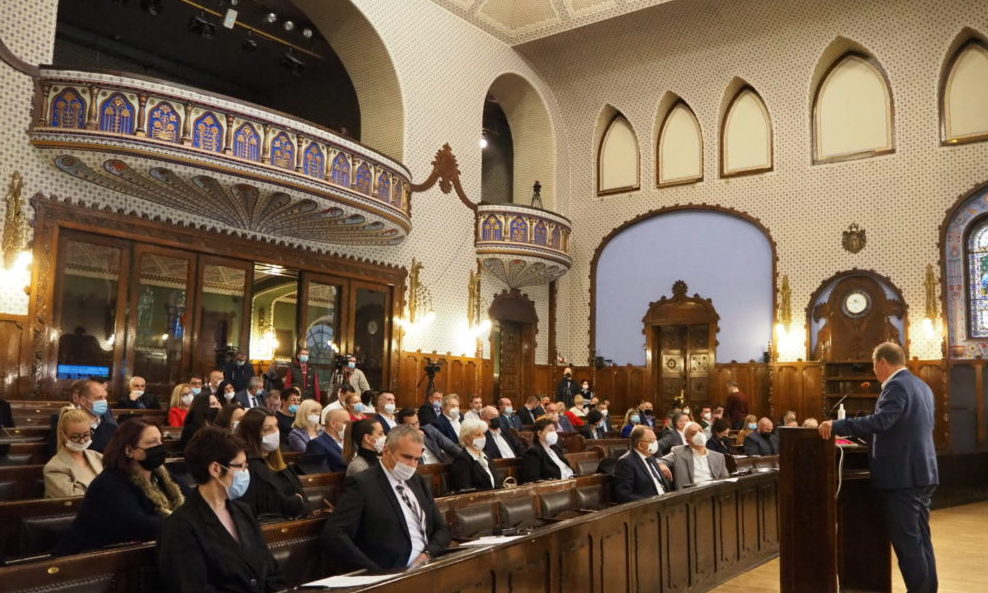 A polgárok helyett a politikusok között zajlanak nyelvi és identitásbeli viták