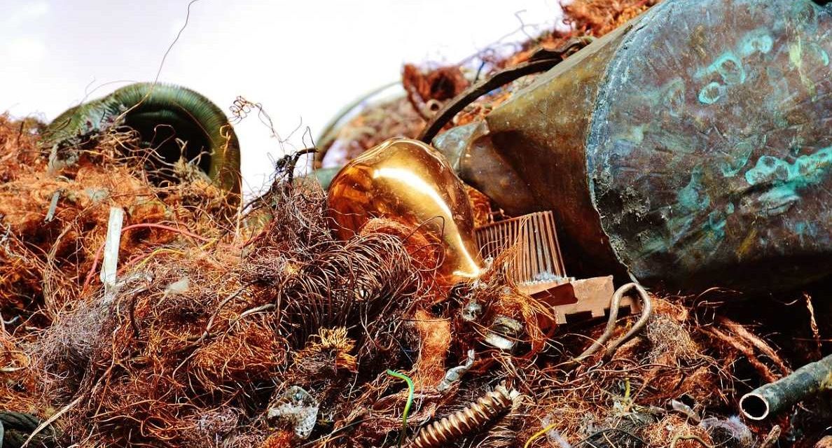 Százezer eurónyi rezet lopott