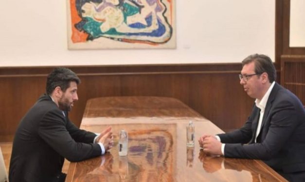 Egyesül a Szerb Haladó Párt és a Szerb Patrióta Szövetség