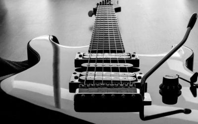 Mégsem halt ki a romantika – Szerenádot adott egy fiú Újvidéken