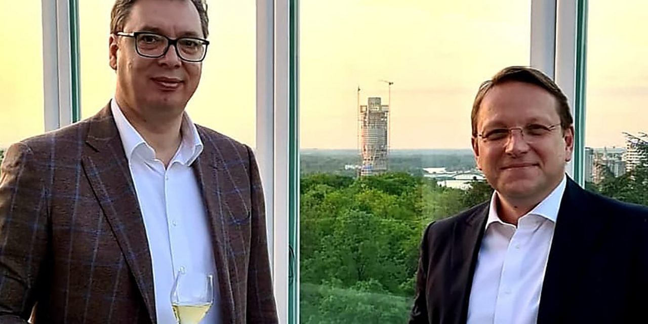 Vučić Várhelyivel tárgyalt Belgrádban