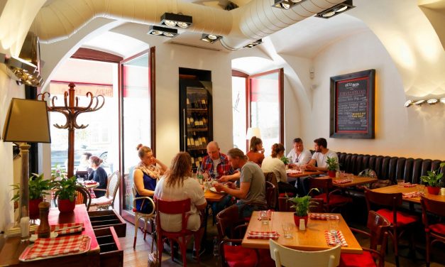 A vendéglátóipari egységek is kötelesek elfogadni a Szerbiában kiadott védettségi igazolást