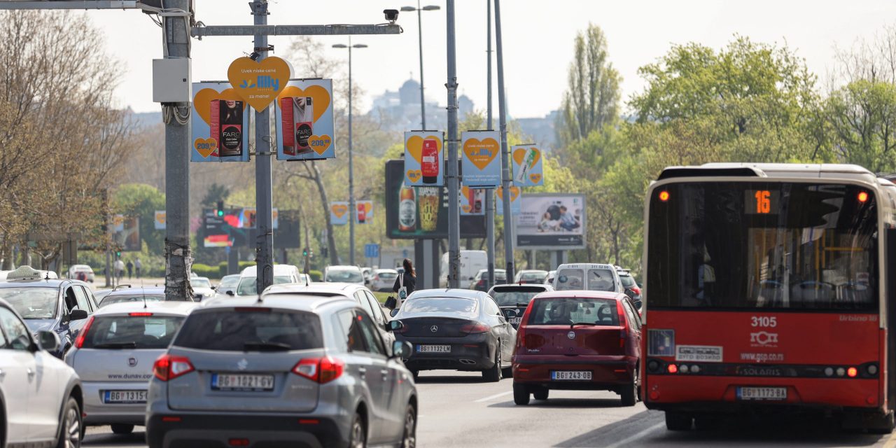 Összeverekedtek a sofőrök Belgrádban, leállt a forgalom (Videó)