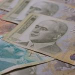 A nagyobb bérek és nyugdíjak ellenére sem nőtt a fogyasztás