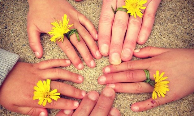 <span class="entry-title-primary">Hiányoznak az ölelések</span> <span class="entry-subtitle">Beszélgetés Gajda Nórával, a Kolibri a Családokért Egyesület vezetőjével a Család Nemzetközi Napja alkalmából</span>