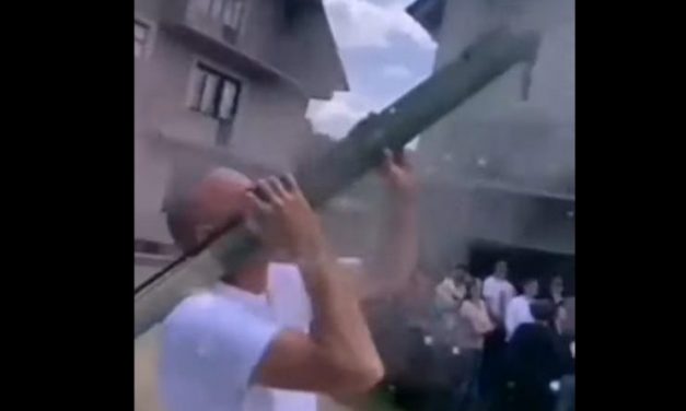 <span class="entry-title-primary">Gránátvetővel az alma ellen (videó)</span> <span class="entry-subtitle">avagy a szerbiai lakodalmak diszkrét bája</span>