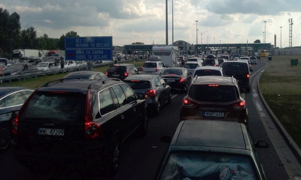 <span class="entry-title-primary">Öt-hat órás várakozás, fennakadás a határátkelőkön</span> <span class="entry-subtitle">Ezen a hétvégén várják a legtöbb utazót</span>