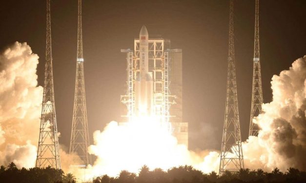 Tudósok attól félnek, lakott területen is becsapódhatnak a kínai űrrakéta darabjai