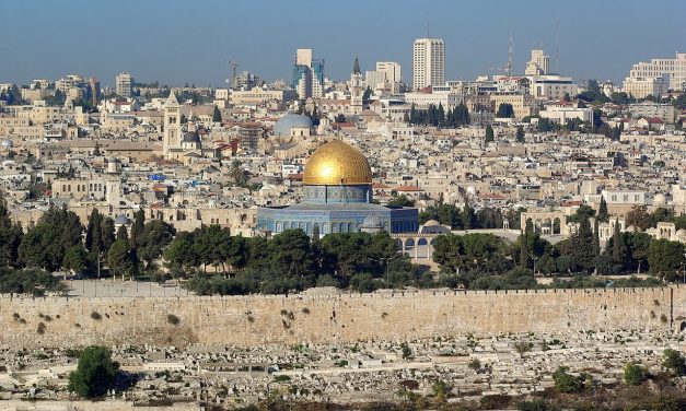 Rakétatámadás érte Jeruzsálemet, kiürítették a Knesszetet