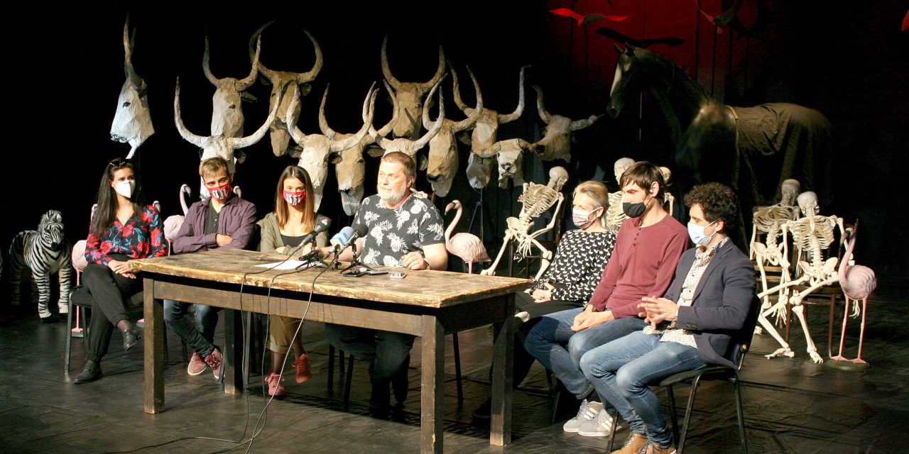 <span class="entry-title-primary">Jöjjön és nézzen! Álmodjon velünk!</span> <span class="entry-subtitle">A nézés költészete címmel mutatja be legújabb előadását a Kosztolányi Színház társulata</span>