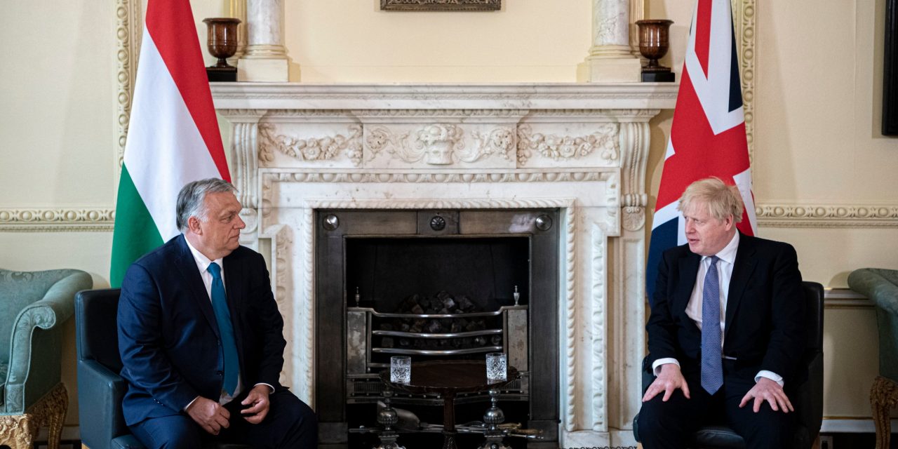 Johnson aggályait fejezte ki Orbánnak a sajtószabadsággal és az LMBTQ-jogokkal kapcsolatban