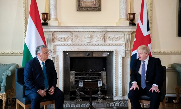 Johnson aggályait fejezte ki Orbánnak a sajtószabadsággal és az LMBTQ-jogokkal kapcsolatban