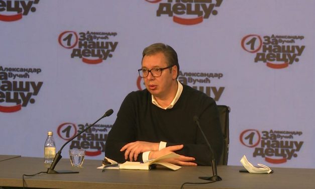 Nem jelölteti magát, mégis Vučić marad a haladók elnöke