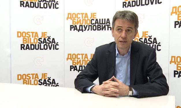 Visszatér a politikába az Elég volt