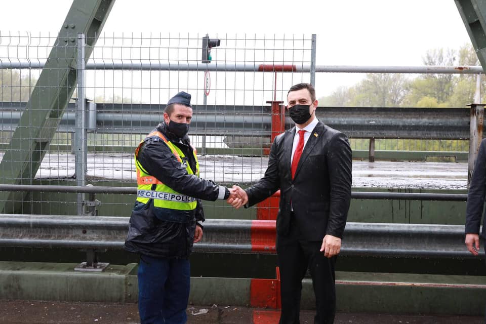 Az ukrán képviselő helyretette a vámparancsnokot – VIDEÓVAL