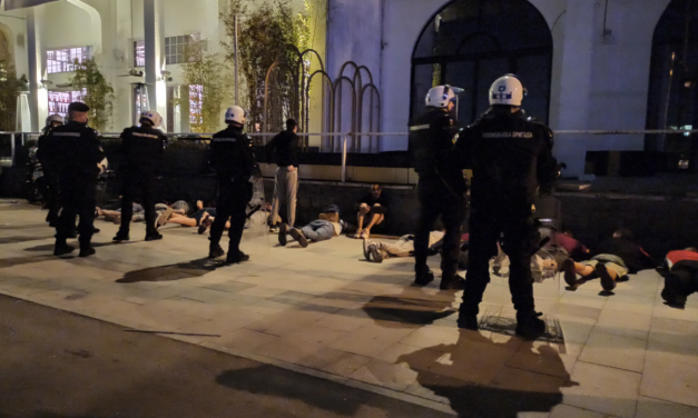 Egy tömegverekedés több mint 130 résztvevőjét vették őrizetbe Belgrádban (Fotók+Videó)