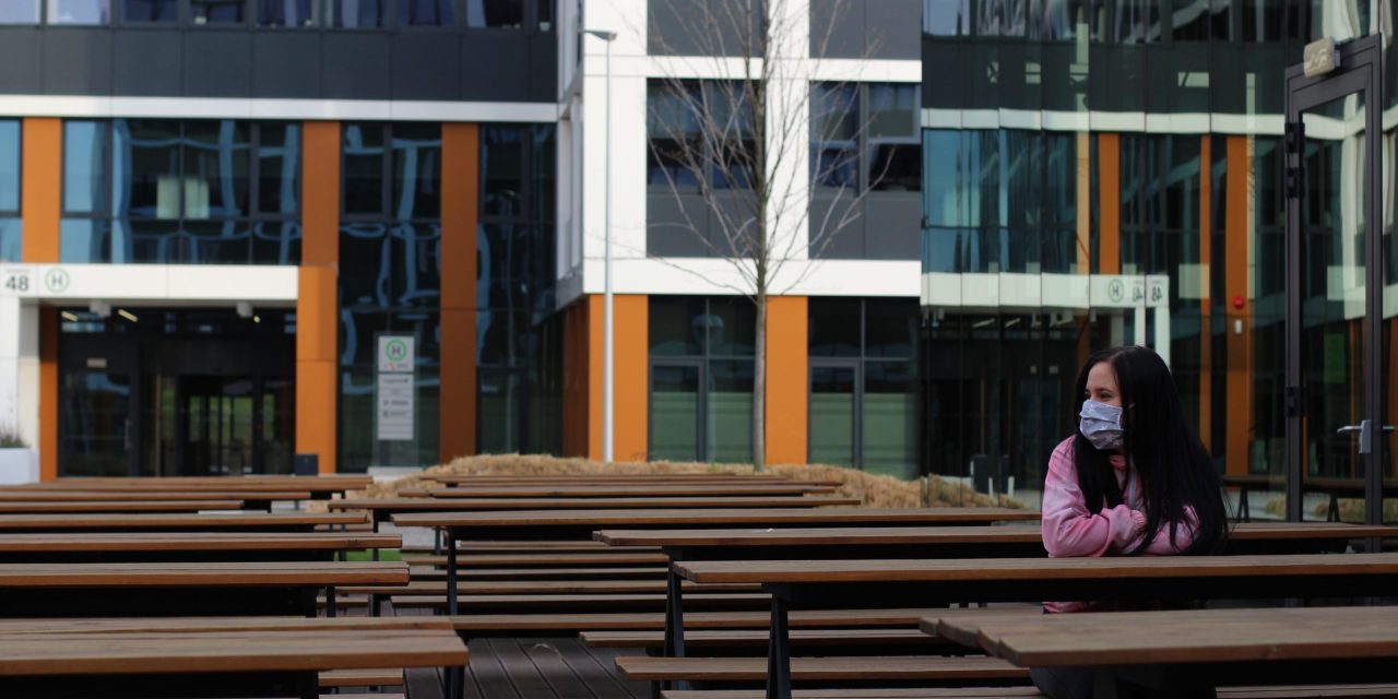 <span class="entry-title-primary">„A járvány arra tanított meg, hogy senki sem fog segíteni rajtunk”</span> <span class="entry-subtitle">Még mindig bizonytalan a vendéglátósok és a zenészek helyzete, előre tervezniük szinte lehetetlen</span>