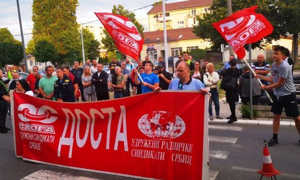 Harminc százalékos fizetésemelést követlenek a postások