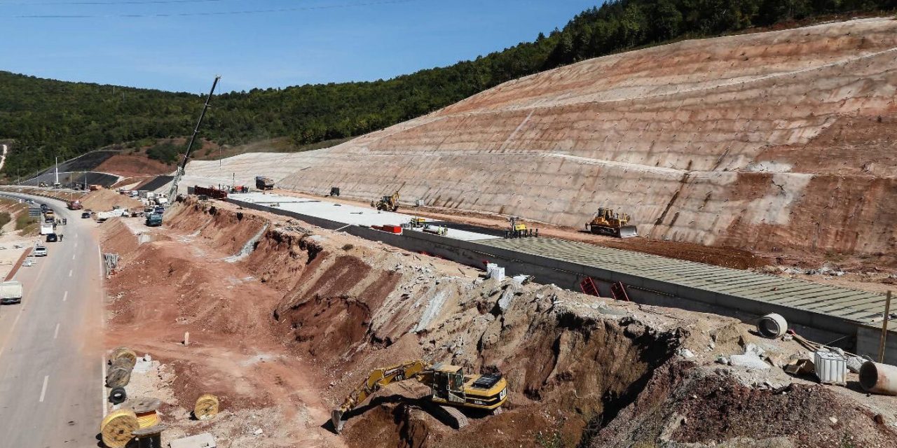 Csapva adják, tetézve kapják