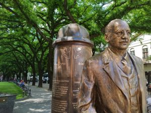 Bíró Károly szobra Szabadkán