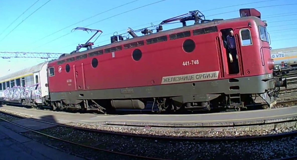 Vonat ütközött személygépkocsival, egy ember meghalt