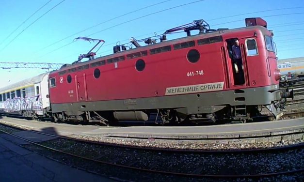 Vonat ütközött személygépkocsival, egy ember meghalt